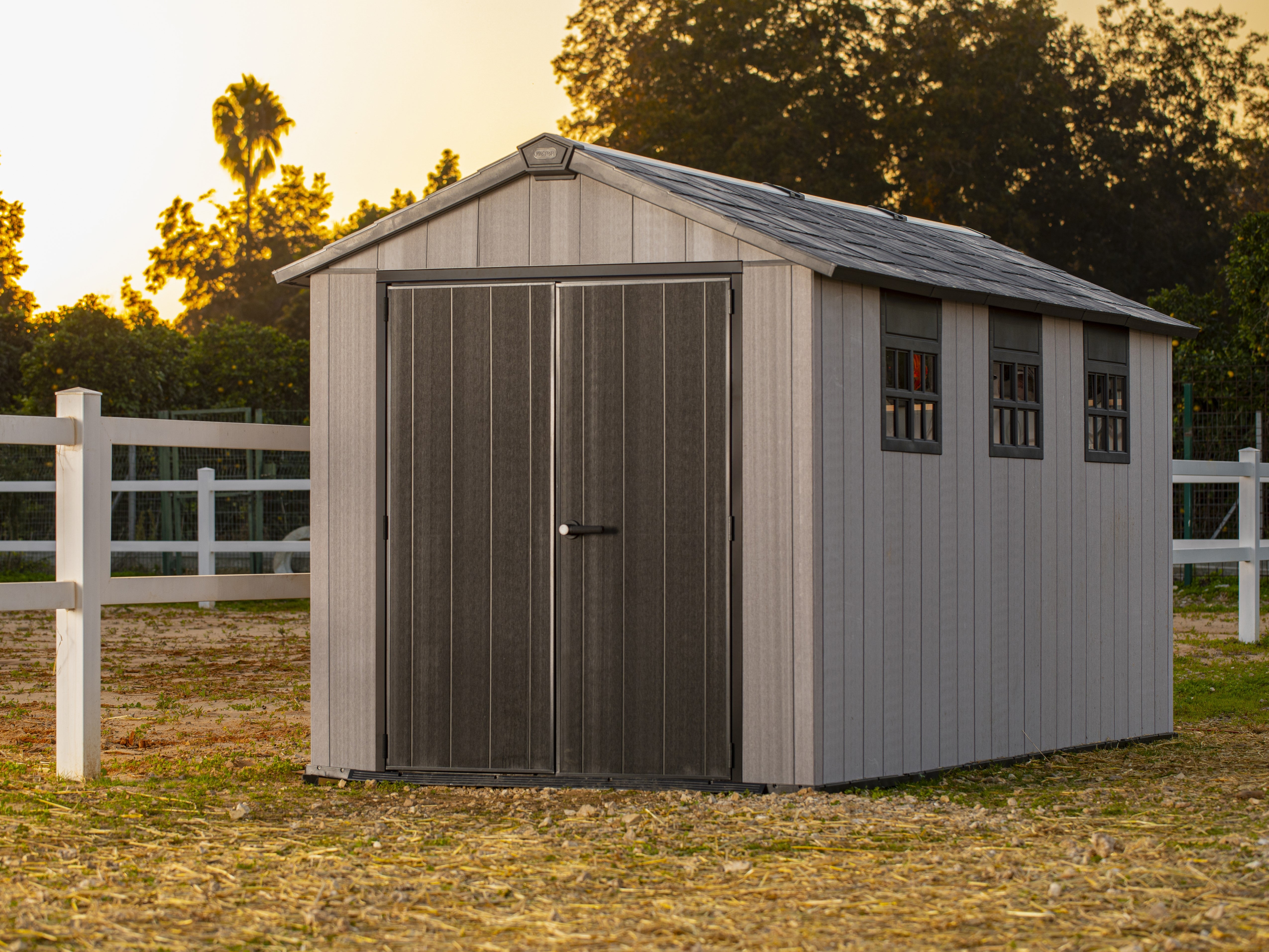 Keter Oakland 7515 Shed in rural setting