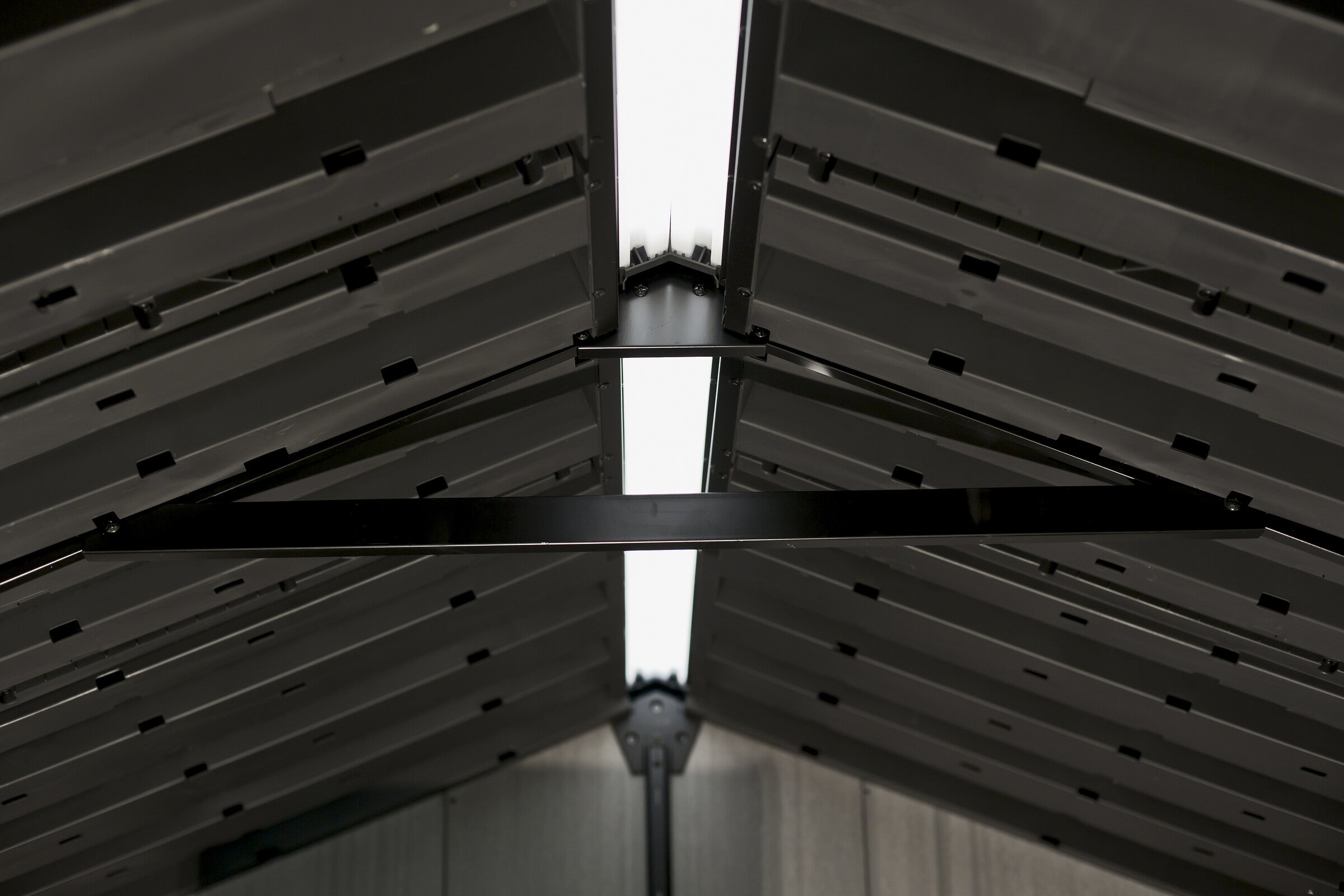 Reinforced roof on the Keter Oakland shed