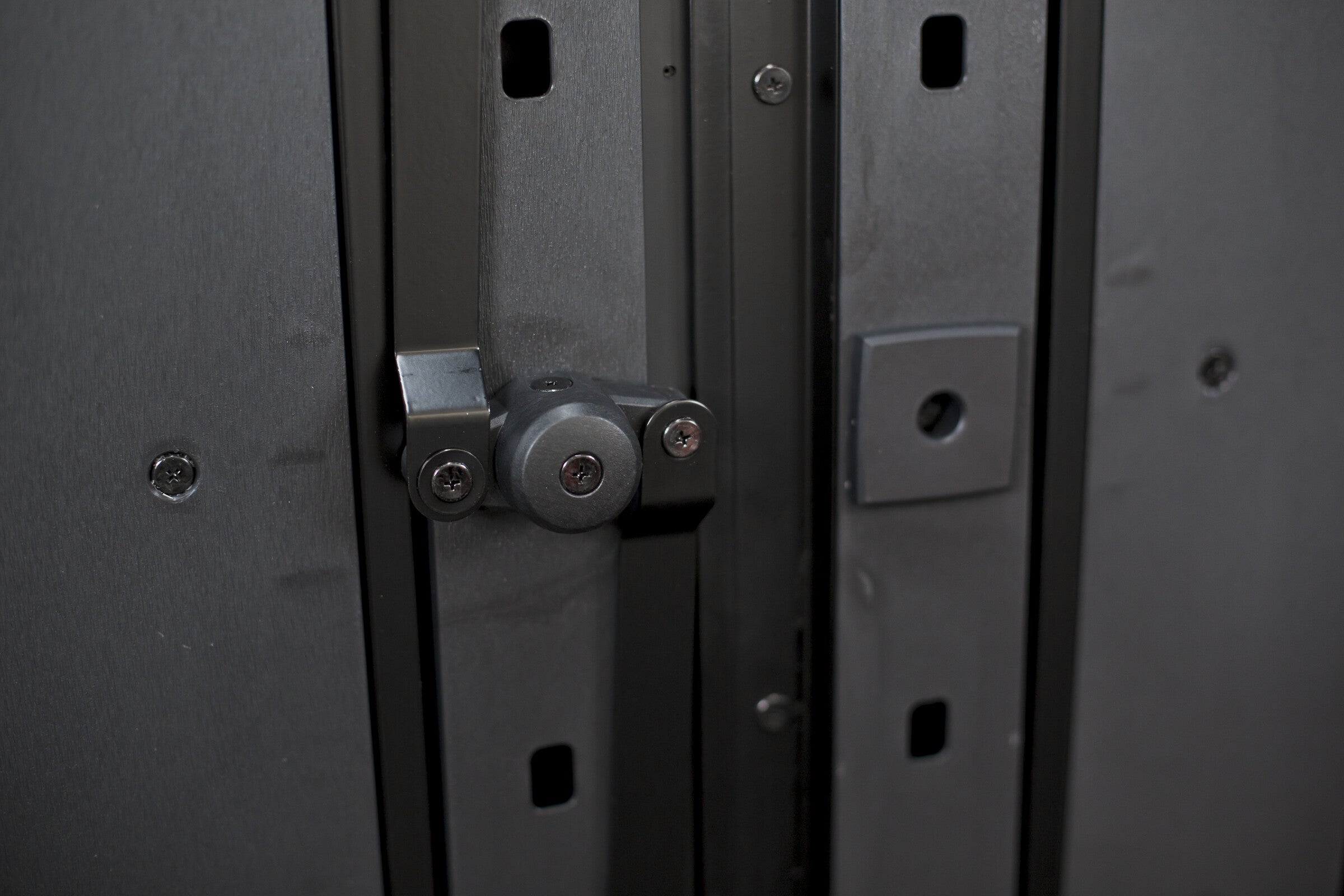 Locking mechanism on the Keter Oakland sheds