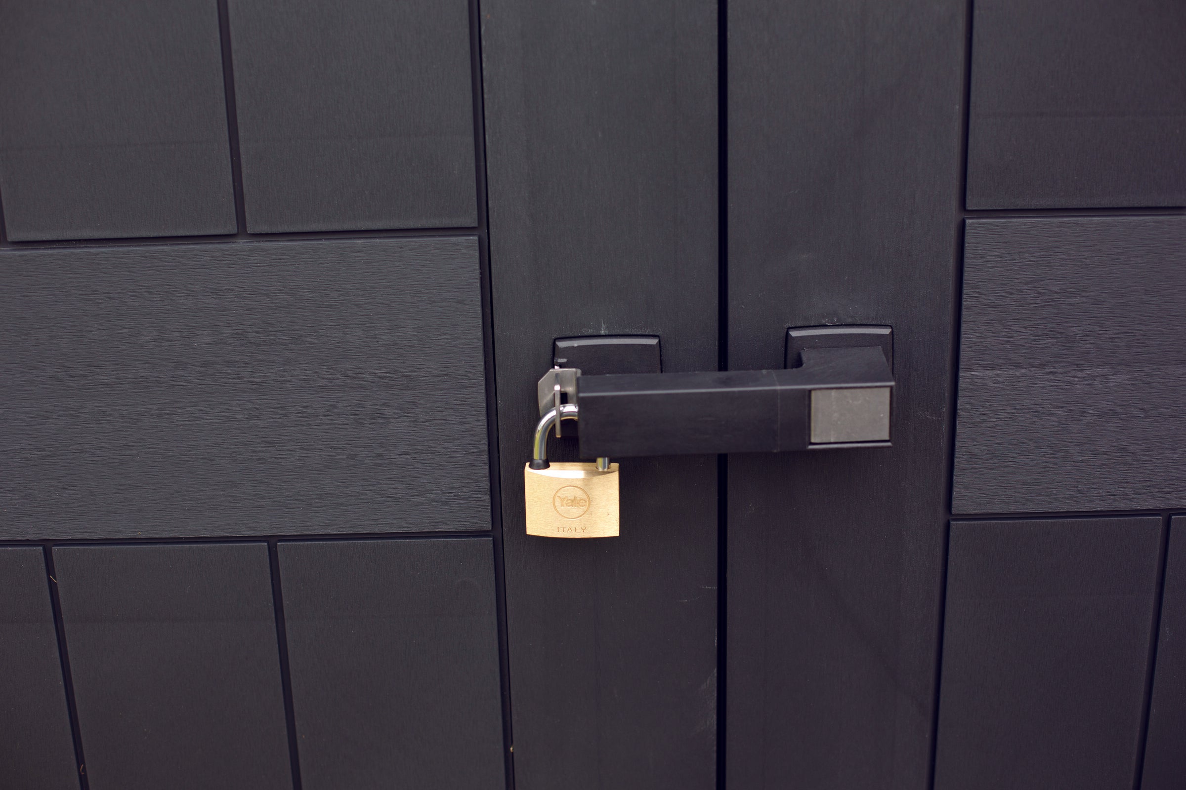 Lockable doors on the Keter Oakland sheds
